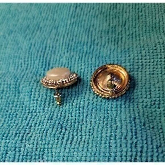 Satin Pillow Earrings - Picture 4 of 5